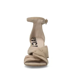Beige geknoopte suède sandalen met hak