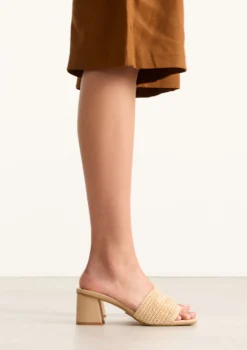 Beige muiltjes met blokhak
