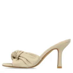 Beige muiltjes met hak en knoop detail