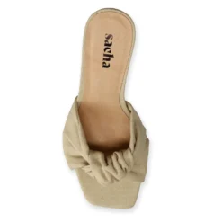 Beige muiltjes met hak en knoop detail