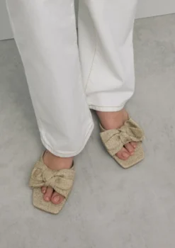 Beige raffia slippers met strik