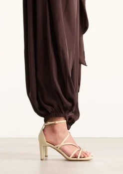 Beige sandalen met hak