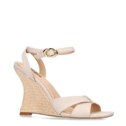 Beige sleehak sandalen