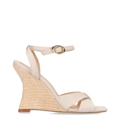 Beige sleehak sandalen