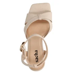 Beige sleehak sandalen