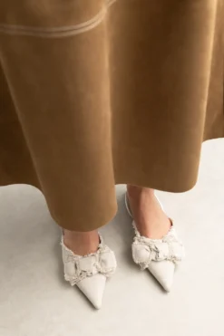 Beige slingbacks met strik