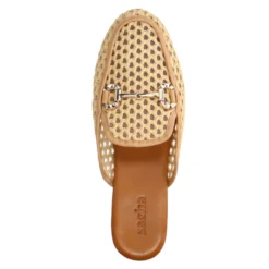 Beige slip on loafers met goudkleurige chain