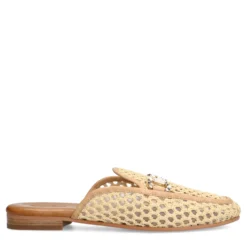 Beige slip on loafers met goudkleurige chain