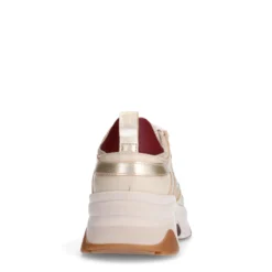 Beige sneakers met burgundy details