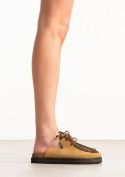 Beige suède clogs met bruine upper