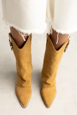 Beige suède cowboylaarzen met flap