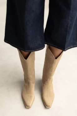 Beige suède cowboylaarzen met stiksels
