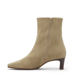 Beige suède enkellaarsjes met hak