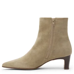 Beige suède enkellaarsjes met hak