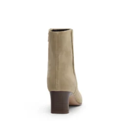 Beige suède enkellaarsjes met hak