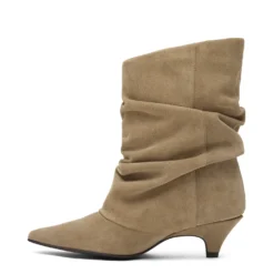 Beige suède enkellaarsjes met hak