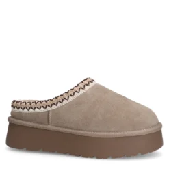 Beige suède instappers met wol