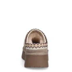 Beige suède instappers met wol