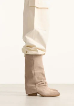 Beige suède laarzen met flap