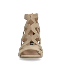 Beige suède opengewerkte sandalen met hak