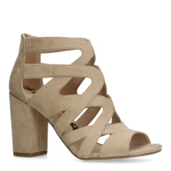 Beige suède opengewerkte sandalen met hak