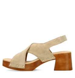 Beige suède sandalen met houten hak