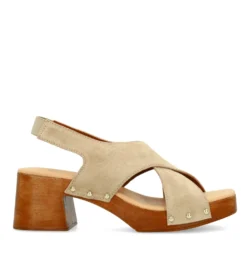 Beige suède sandalen met houten hak