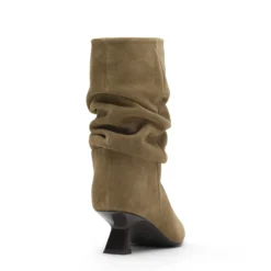 Beige suède slouchy enkellaarsjes met hak