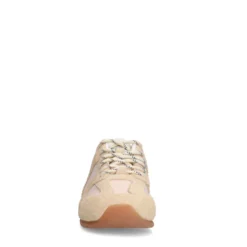 Beige suède sneakers