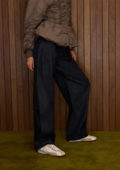 Beige suède sneakers