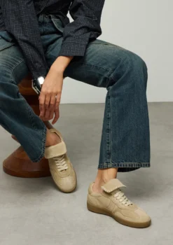 Beige suède sneakers