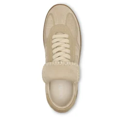 Beige suède sneakers