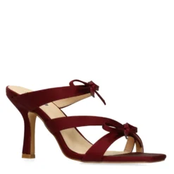 Bordeaux rode sandalen met hak en strikjes