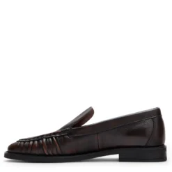 Brownwashed leren loafers met rimpel design