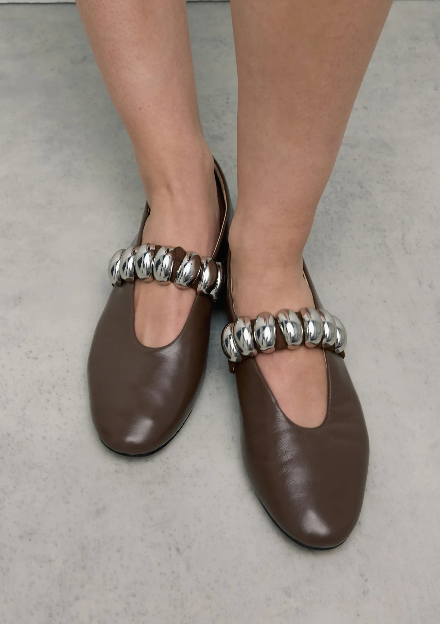 Bruine leren ballerina's met zilverkleurige studs