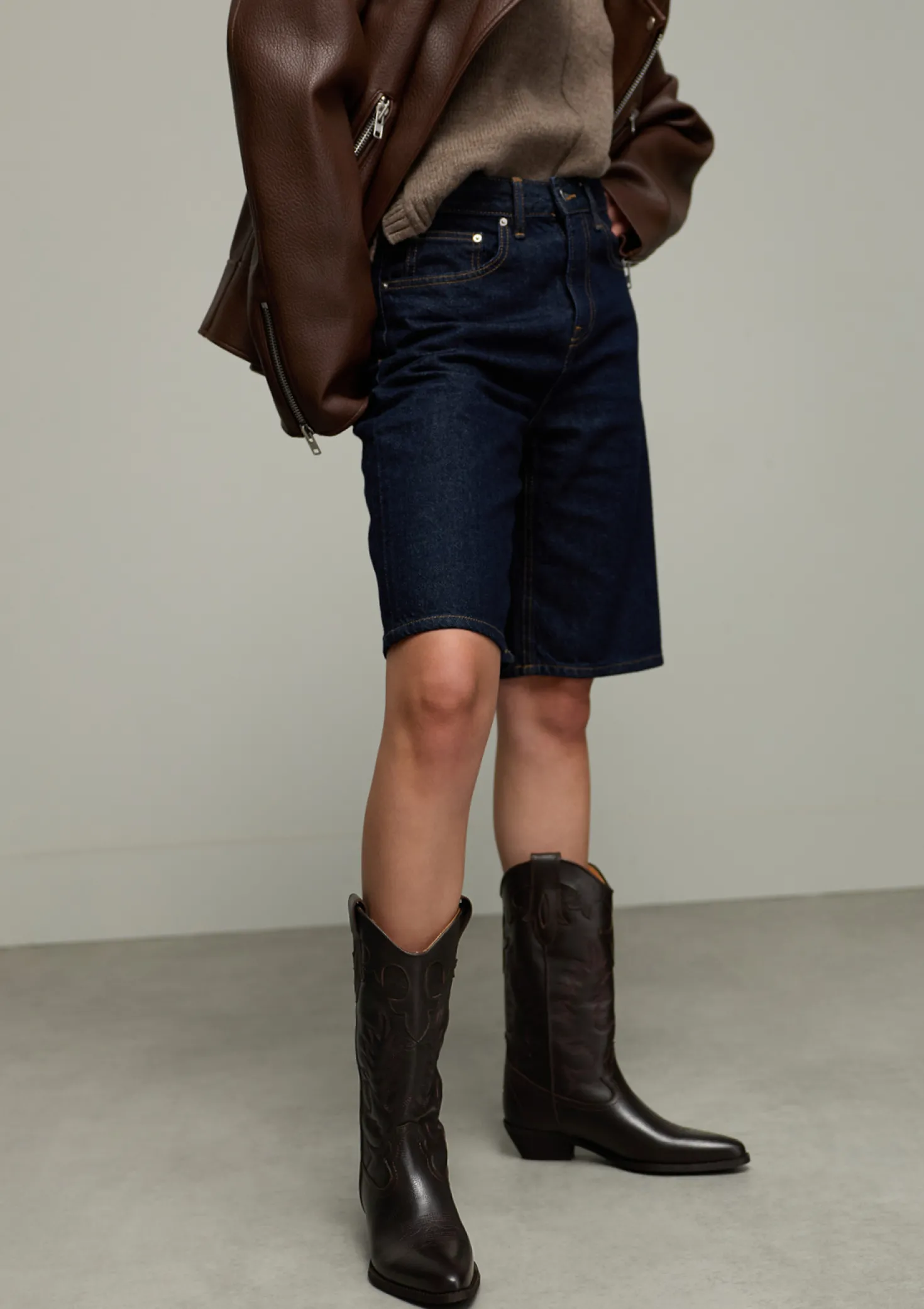 Bruine leren cowboylaarzen met sierstiksels