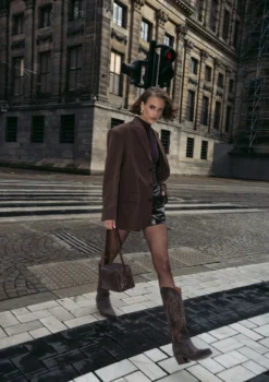 Bruine leren cowboylaarzen met sierstiksels