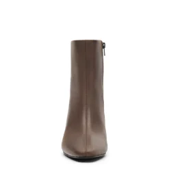Bruine leren enkellaarsjes met hak
