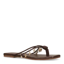 Bruine leren slippers met goudkleurige charms