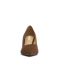 Bruine pumps