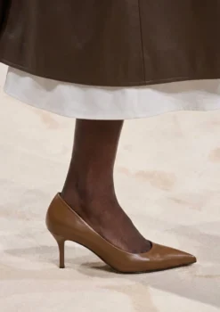 Bruine pumps