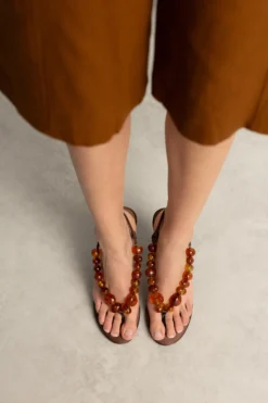 Bruine sandalen met hak en kralen