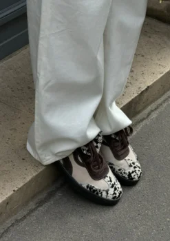 Bruine suède cow print sneakers