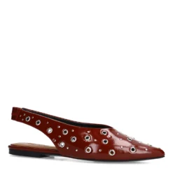Burgundy leren slingbacks met zilverkleurige studs