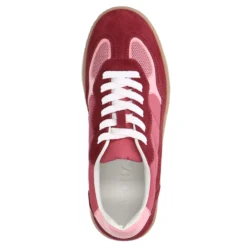 Burgundy suède sneakers met roze details