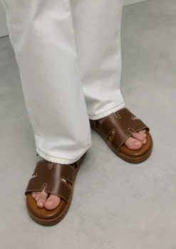 Cognac leren slippers met klittenband