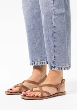 Cognac sandalen met gekruiste bandjes