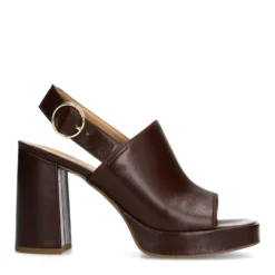 Donkerbruine leren sandalen met hak en gesp