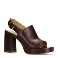 Donkerbruine leren sandalen met hak en gesp