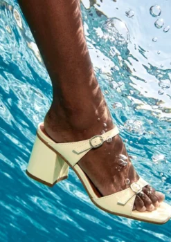 Gele lakleren sandalen met hak